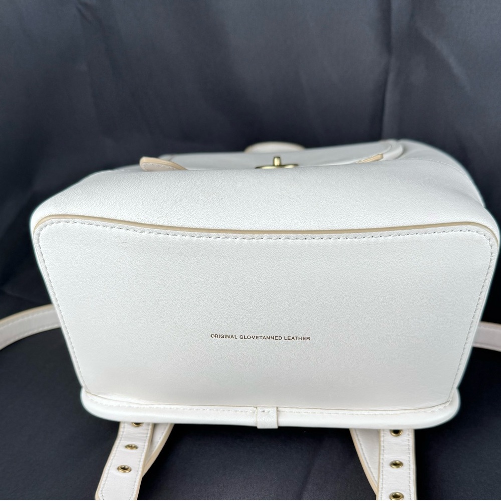 Coach Turnlock Leather Backpack White Classic Gold Hardware NWOT Clean Condition - Picture 11 of 16